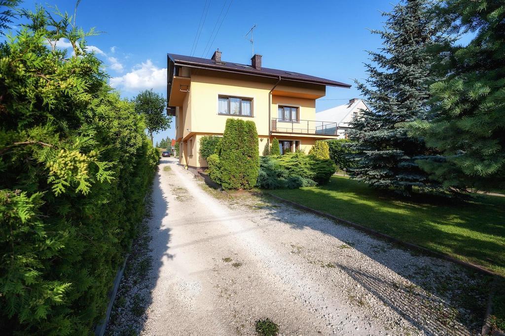 Dom Goscinny Przedmiescie Kielce Habitación foto