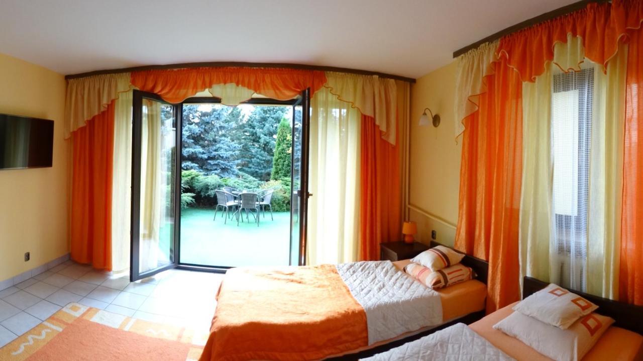 Dom Goscinny Przedmiescie Kielce Exterior foto